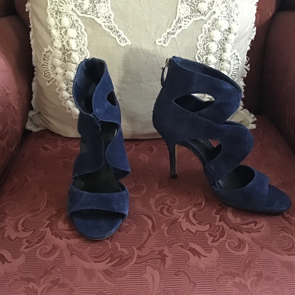 White House Black Market Shoes - 🌼Host Pick 10/14 WHBM Sz 7 Faux Suede Navy Heels